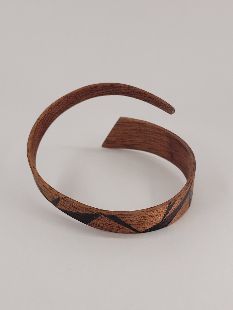 Bracelet cintré pyrogravé