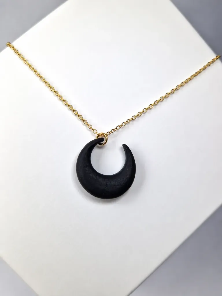 Pendentif lune en ébène (Or laminé (gold filled))